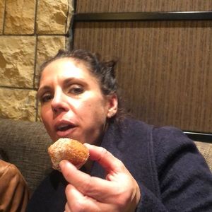 Meet your Posher, Deedee